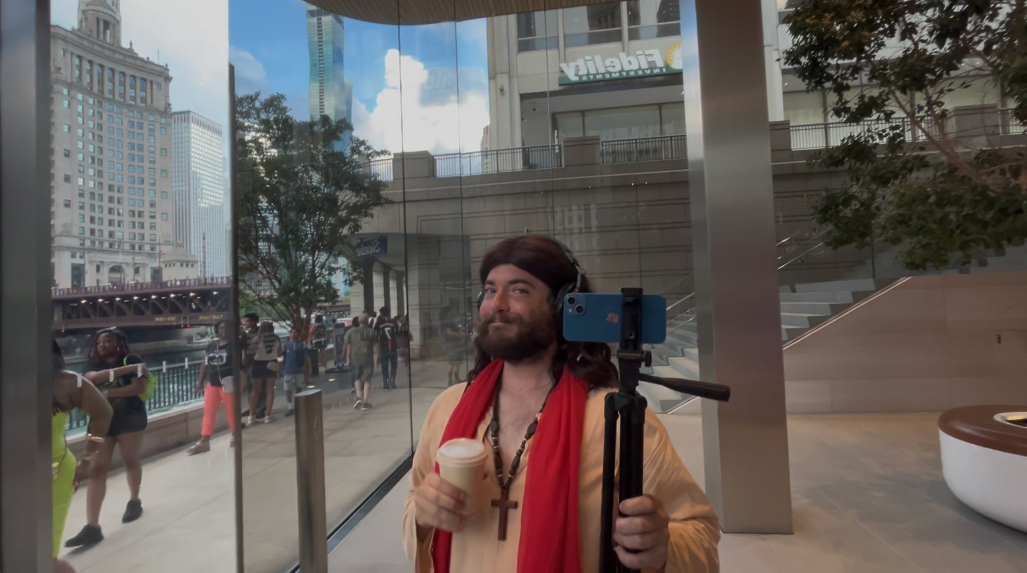 jesus-christ-diva-apple-store-chicago-short-film-workshop-independent